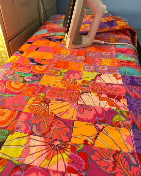 Kaffe Fassett Pillows, Free Style Quilting, Quilts Using Kaffe Fassett Fabric, Quilt Tops Ideas, Kaffee Fassett Quilts, Kaffe Fassett Quilts Pattern Free, Agilejack Quilts, Kaffe Fassett Quilts Ideas, Celtic Quilts