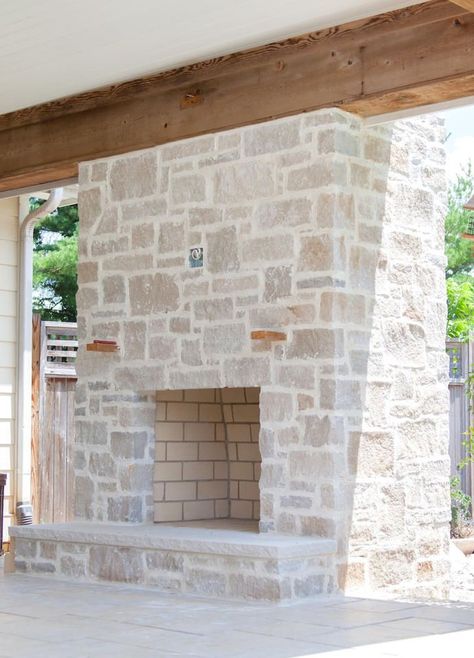 Limestone Hearth, Bungalow Fireplace, Ashlar Pattern, Stone Veneer Exterior, Stone Veneer Fireplace, Stone Veneer Siding, Stone Walls Interior, Natural Stone Fireplaces, Siding Options