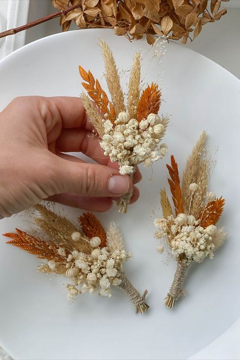 Rust Boho Wedding, Terracotta Wedding Flowers, Boho Wedding Boutonniere, Diy Boutonniere Wedding, Dried Boutonniere, Rustic Flower Arrangements, Rustic Boutonniere, Orange Wedding Flowers, Dried Flowers Wedding