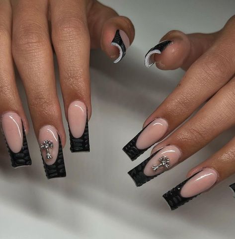 Black Textured French Tip Nails, Crocodile Texture Nails, Black Design French Tip Nails, Short Black Croc Nails, Black 3d Chrome Nails, Black French Crocodile Nails, Black French Tip Nails Crocodile, Crocodile French Tip Acrylic Nails, Black French Tip Nails Chrome Hearts