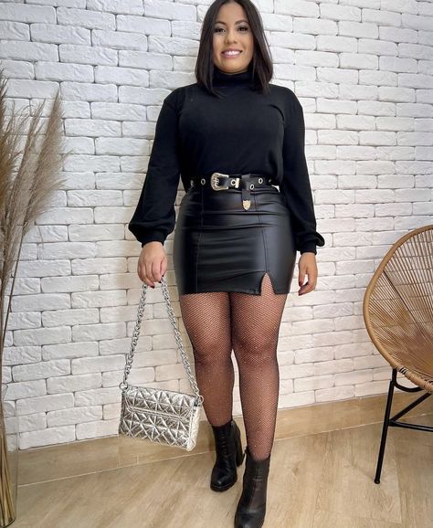 Leather Skirt Outfit Winter Plus Size, Plus Size Leather Skirt Outfit, Leather Skirt Outfit Winter, Leather Skirt Outfit, Winter Skirt Outfit, Miniskirt Outfits, Leather Jacket Outfits, Vegas Baby, Night Out Outfit