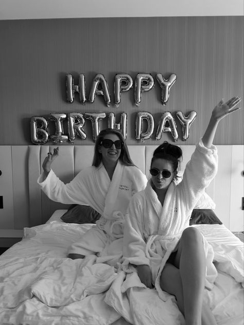 Best way to spend birthday with your bff #bff#bestfriends#bestfriend#birthday#love#friendship#newyork#lovely#cute#girls#girl#hotel#halloween#pretty#friendshipgoals#goals#happy#happines#classy#beautiful#heartstopper Birthday At Hotel Room, Combined Bday Party Ideas, Birthday Party In Hotel Room, Bestie Hotel Pics, Hotel Birthday Parties Ideas, Hotel Room Birthday Party, Hotel Birthday Aesthetic, Duo Birthday Party Ideas, Hotel Birthday Pictures