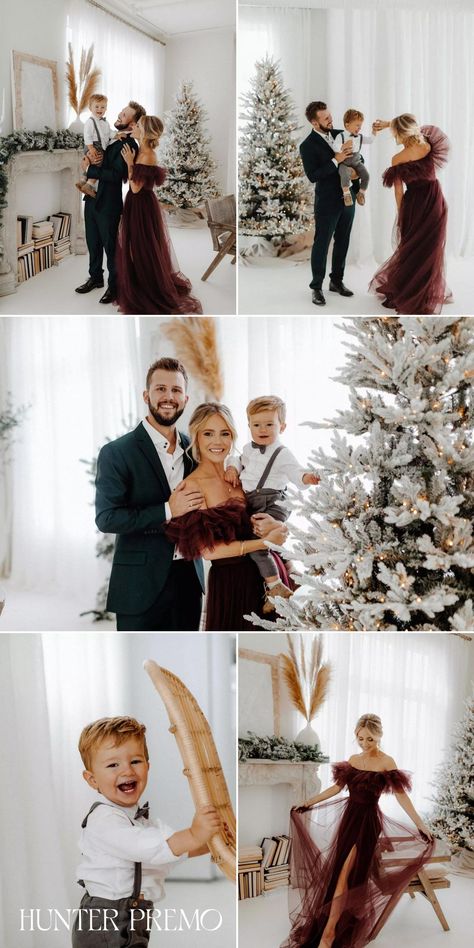 Holiday Photo Ideas Family, Chic Family Christmas Photos, Classy Christmas Photoshoot Family, Elegant Christmas Pictures Family, Outside Christmas Photoshoot Ideas, Christmas Studio Pictures, Christmas Family Photos Ideas, Christmas Family Mini Sessions, Family Studio Christmas Pictures