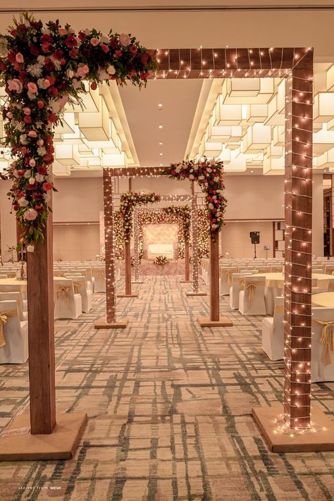 Wedding Hall Entry Decoration, Wedding Banquet Hall Decorations Reception Ideas, Wedding Palace Decoration, Engagement Themes Decor Indoor, Wedding Decor Videos, Wedding Hall Decorations Indian, Wedding Backdrop Design Backgrounds, Wedding Hall Entrance Decorations, Wedding Pathway Decor