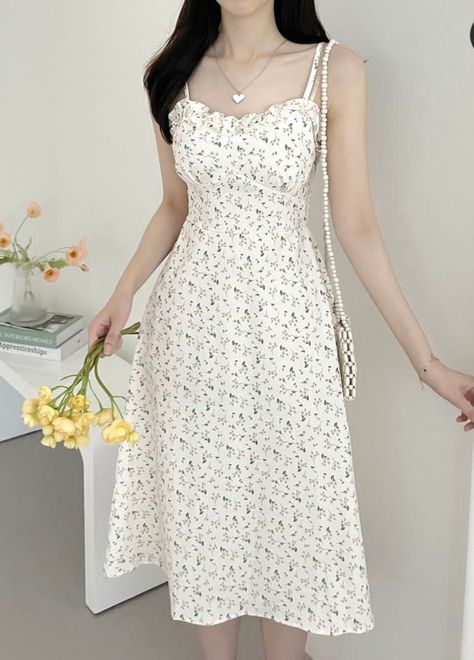 Aesthetic Outfits Modest, Korean Floral Dress, Simple Long Dress, Cotton Dresses Summer, Modest Casual Outfits, Dress Rayon, Elegant Dresses Classy, Trendy Dress Outfits, Korean Fashion Dress