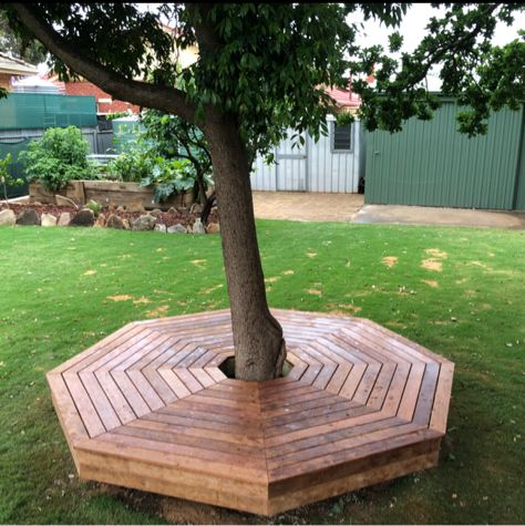 Deck Under Tree, Bench Around Tree, Bench Around Tree Diy, Deck Around Tree Ideas, Deck Around Tree, Base Of Tree Landscaping, Bench Under Tree, Tree Benches Wrap Around Diy, Round Bench Around Tree