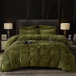 Cali King Comforter Sets, Green Velvet Comforter Bedroom, Cal King Comforter Sets, Green And Cheetah Bedroom, Colorful Comforter Sets, Moody Bedspread, Patterned Duvet Covers, Green Velvet Comforter, Chartreuse Bedroom