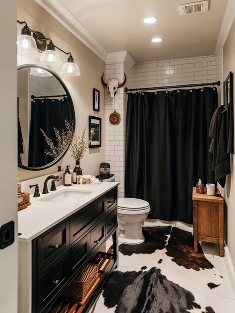 Black Decorated Bathroom, Cute Country House Decor, Western Living Room Art, Rustic Home Decor Western Bathroom Ideas, Country Trailer House, Western Cow Bathroom, Gray Western Bathroom, Country Chic Apartment, Black Western House Decor