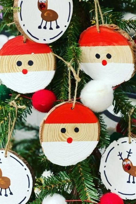 Wooden Christmas ornament for a rustic and handmade holiday theme. Wooden Snowflakes Diy, Easy Diy Christmas Decorations, Snowflakes Diy, Reindeer Gifts, Snow Flakes Diy, Wooden Snowflakes, Diy Christmas Decorations, Diy Ornaments, Christmas Calendar