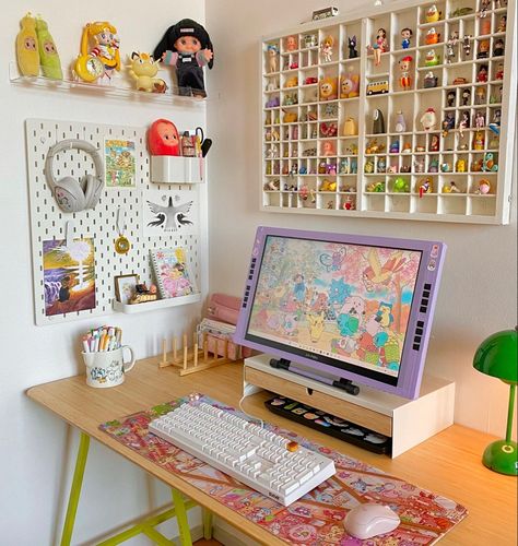 Pegboard Pc Setup, Digital Artist Aesthetic Workspace, Digital Artist Setup, Desktop Setup Aesthetic, Pegboard Ideas Aesthetic, Digital Art Setup, Cintiq Setup, Pegboard Aesthetic, Artist Setup