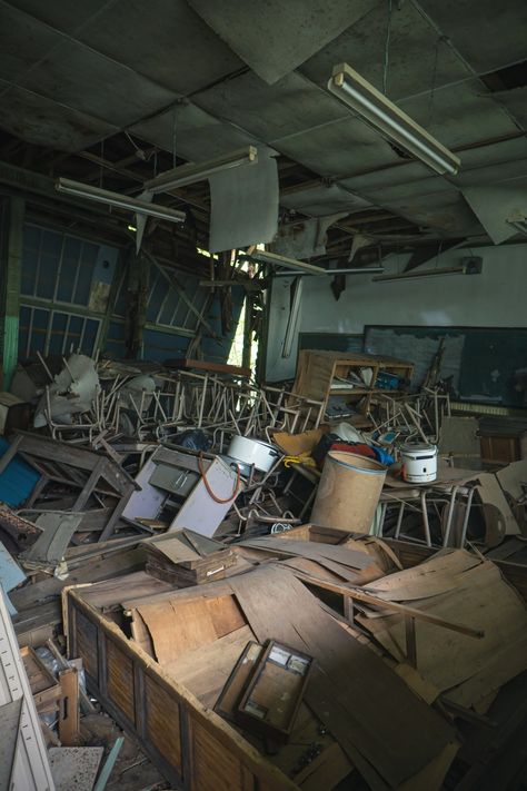 Apocalypse School Aesthetic, Zombie Apocalypse School Aesthetic, Zombie Apocalypse Place, Abandoned High School, Haunted School Aesthetic, Zombie Apocalypse School, Abandoned School Aesthetic, School Zombie Apocalypse, Zombie Apocalypse Background