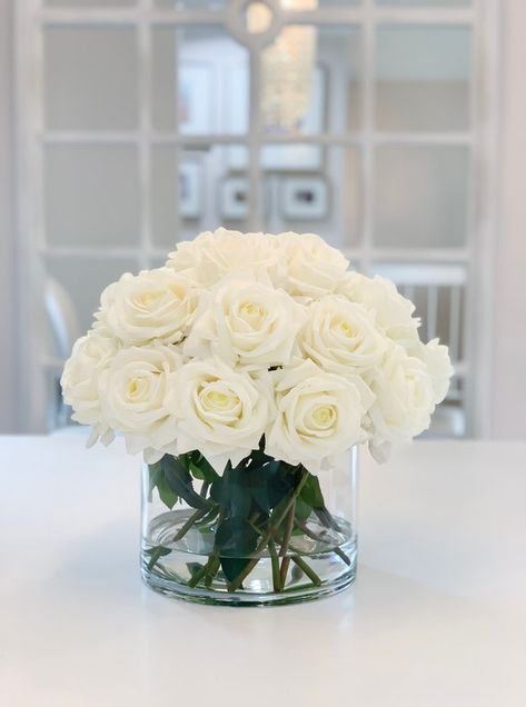 White Roses Table Centrepiece, White Rose Centerpieces, White Flower Centerpieces, Rose Centerpieces Wedding, Office Things, Taylor Wedding, Table Rose, White Flower Arrangements, Large Floral Arrangements