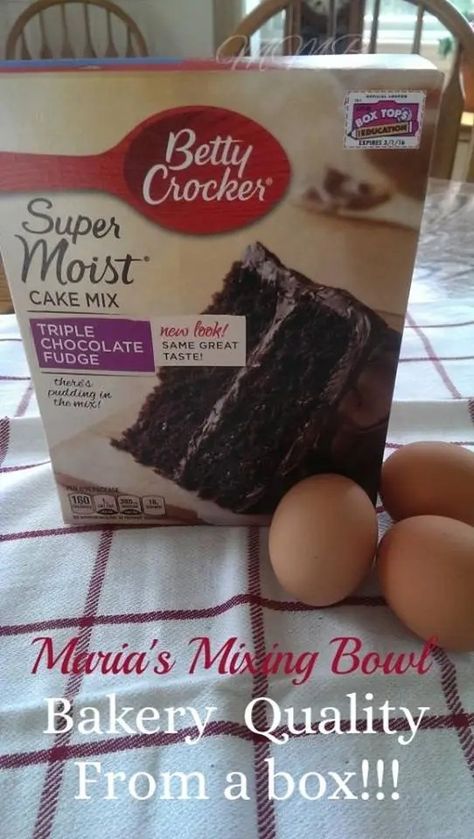 Bakery Quality Cake From a Box!!! Try these easy tricks to make box cakes taste like they came from a bakery! Once you make a cake this way I doubt you will make it straight from the box again. Betty Crocker Cake Mix Recipes, Chocolate Box Cake, Bakery Style Cake, Betty Crocker Cake Mix, Box Cake Recipes, Betty Crocker Cake, Boxed Cake Mixes Recipes, Cake Hacks, Dessert Aux Fruits