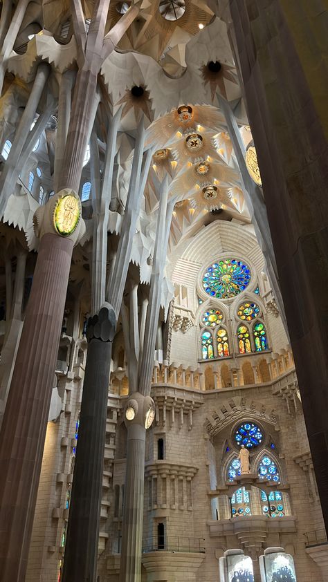 Sagrada Familia Aesthetic, Roman Catholic Aesthetic, Europe Travel Ideas, Barcelona Spain Aesthetic, Study Abroad Europe, Catholic Aesthetic, Barcelona Aesthetic, Moving To Barcelona, Church Aesthetic