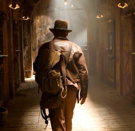 Archeologist Aesthetic Men, Indian Jones Aesthetic, Explorer Outfit Aesthetic, Indiana Jones Aesthetic Outfit, Treasure Hunter Aesthetic, Expedition Aesthetic, Archaeologist Aesthetic, Indiana Jones Aesthetic, Old Adventurer