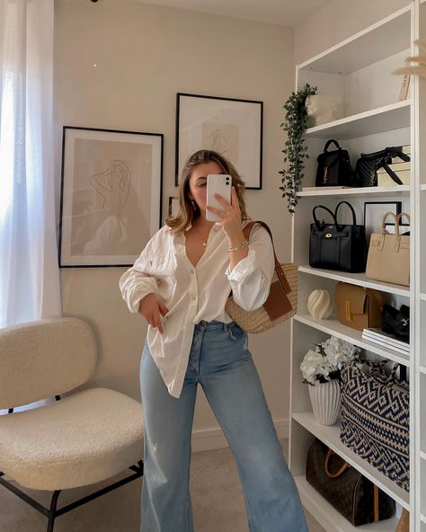 White shirt and jeans White Tops Outfit, Girls White Shirt, White Shirt And Blue Jeans, White Shirt Outfits, Midsize Outfits, Blue Jean Outfits, White Jeans Outfit, Jeans Outfit Women, White Shirts Women