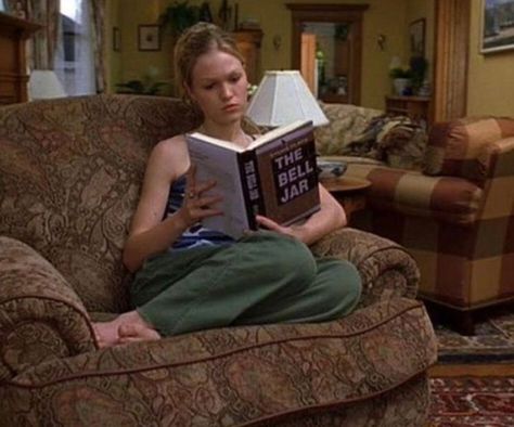 Kat Stratford, 10 Things I Hate About You, Classic Literature, A Book, A Girl, Literature, Thread, Reading, Film