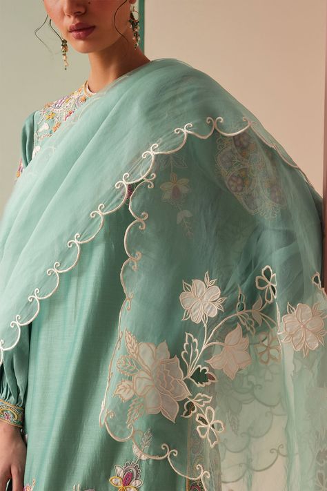 Buy Green Silk Organza Cut Work Floral Mughal Bloom Applique And Dupatta For Women by Chandrima Online at Aza Fashions. Duppattas Designs Ideas, Embroidery Fashion Detail, Flower Machine Embroidery Designs, Lace Dress Design, Hand Beaded Embroidery, Cutwork Embroidery, Hand Work Embroidery, Beautiful Dress Designs, Embroidery Suits Design