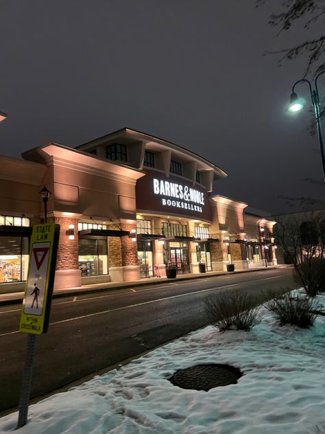 Working At Bookstore, Winter Aesthetic Reading, Barnes N Noble Aesthetic, Working At Barnes And Noble, Reading Winter Aesthetic, Bookstore Worker Aesthetic, Working At A Bookstore Aesthetic, Barnes And Noble Photoshoot, Barns And Noble Aesthetic