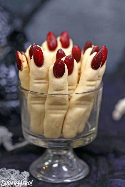 Halloween Finger Cookies, Halloween Themed Cookies, Mayo Cake, Halloween Fingerfood, Buffet Halloween, Witch Finger Cookies, Easy Shortbread, Halloween Finger Foods, Red Almond