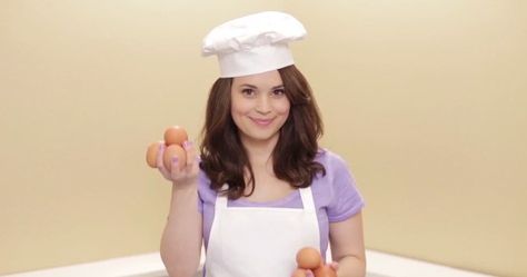 ROSANNA PANSINO’S NET WORTH  How many times have you thought about turning your hobby into a career? Tons of people do it every day. Think about it… Photographers, Etsy store owners, store-front owners and thousands of other people took a hobby and turned it into their every-day job. Rosanna Pansino Nerdy Nummies, Ghost Tutorial, Nerdy Nummies, Rosanna Pansino, Nerd Crafts, Bar Games, Cooking Channel, Youtube Stars, Jamie Oliver