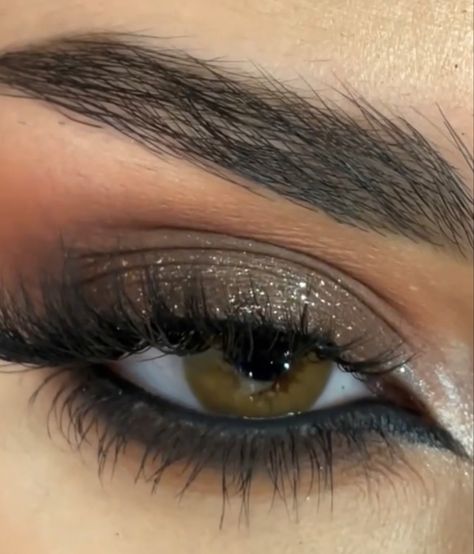 Prom Makeup Hazel Eyes Black Dress, Black And Silver Dress Makeup, Prom Makeup Dark Blue Dress, Black Eye Looks Eyeshadows, Prom Makeup Silver Dress, Black Eyeshowdow Looks, Brown And Silver Makeup, Prom Makeup Ideas Black Dress, Prom Makeup For Blue Eyes Black Dress