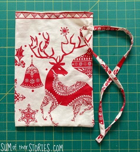 Sewn Christmas Gift Bags, Diy Cloth Christmas Gift Bags, Fabric Gift Bags Diy Simple, Xmas Fabric Gift Bags, Textile Gift Wrapping, Christmas Fabric Bags Diy, Easy Fabric Gift Bags, Quilted Christmas Gift Bags, Make Fabric Gift Bags