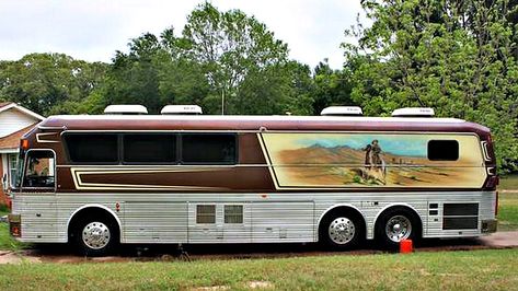 It features stained-glass windows and a big eagle on the back, if that’s your sort of thing. Tour Buses For Sale, Bus Rv Conversion, Star Bus, Bus City, Car Facts, Bus Living, Bus Games, Buses For Sale, Luxury Bus