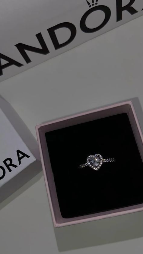 Promise Rings Pandora, Pandora Rings Heart, خواتم خطوبة, Pandora Bracelet Charms Ideas, Cute Promise Rings, Xoxo Jewelry, Girly Bracelets, Pandora Bracelet Designs, Pandora Heart