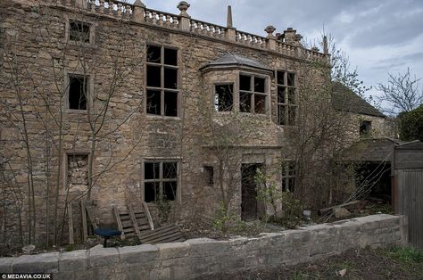 Spooky: This manor house in Hampole, near Doncaster, has been abandoned for nearly 20 years Ruins, Abandoned Ruins, Stone Homes, Houses Uk, Stone Building, Derelict Buildings, Abandoned Property, Creepy Houses, Beautiful Decay