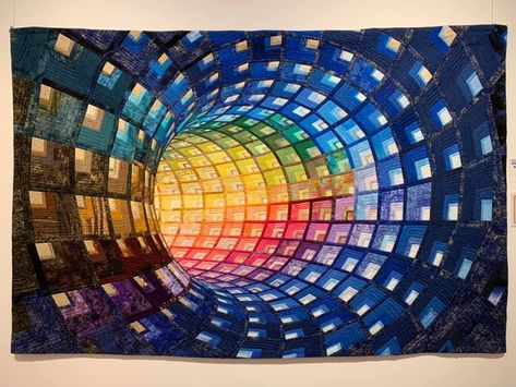 This is a quilt! - Imgur Grandma Quilt, Bargello Quilt Patterns, Optical Illusion Quilts, Quilt Board, Colchas Quilting, Bargello Quilt, Modern Quilting Designs, Bargello Quilts, Log Cabin Quilt Pattern