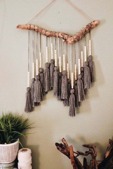 Săpunuri Handmade, Interior Boho, Yarn Wall Art, Diy Wand, Wall Hanging Diy, Macrame Ideas, Yarn Diy, Macrame Projects, Macrame Design