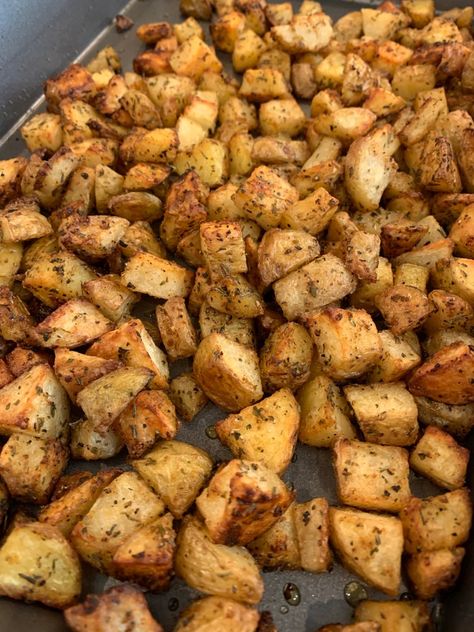 Oven Baked Potatoes Cubes, Oven Roasted Idaho Potatoes, Dice Potatoes Recipes, Crispy Diced Potatoes In Oven, Baked Cubed Potatoes In The Oven, Baked Diced Potatoes Oven, Potato Cubes In Oven, Cubed Potatoes In Oven, Seasoned Potatoes In Oven