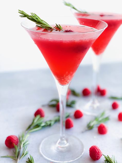 Raspberry Cosmopolitan Drink, Rosemary Martini, Red Gatorade, Cosmopolitan Cocktails, Cosmopolitan Drink, Herb Drink, Girls Night Drinks, Best Non Alcoholic Drinks, Raspberry Cocktail