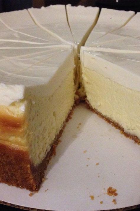 Sour Cream Cheesecake Topping, New York Cheesecake Recipe, Sour Cream Cheesecake, New York Style Cheesecake, Cream Cheese Topping, Cheesecake Toppings, Sour Cream Recipes, Classic Cheesecake, Best Cheesecake