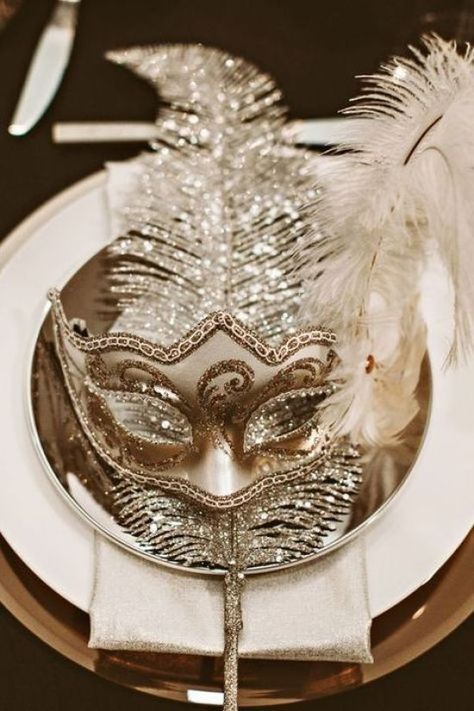 Sweet 16 Masquerade Party, Masquerade Party Decorations, Masquerade Ball Party, Masquerade Theme, Masquerade Wedding, Fest Temaer, Holiday Party Themes, Tafel Decor, 1920s Wedding