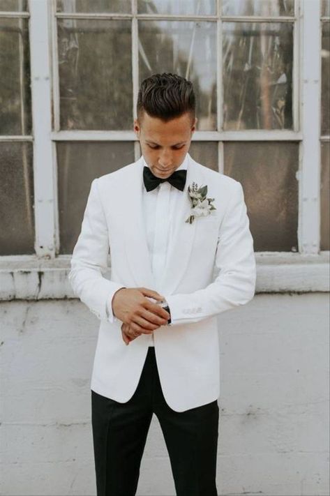 20 Minimalist Wedding Ideas For the Ultimate Simple & Chic Day - black white color tuxedo {Luxe Event Productions} White Tux Jacket, White Tuxedo Wedding, White Tuxedo Jacket, White Wedding Suit, White Tux, Suits Black, Wedding Tux, Satin Shawl, Modern Groom