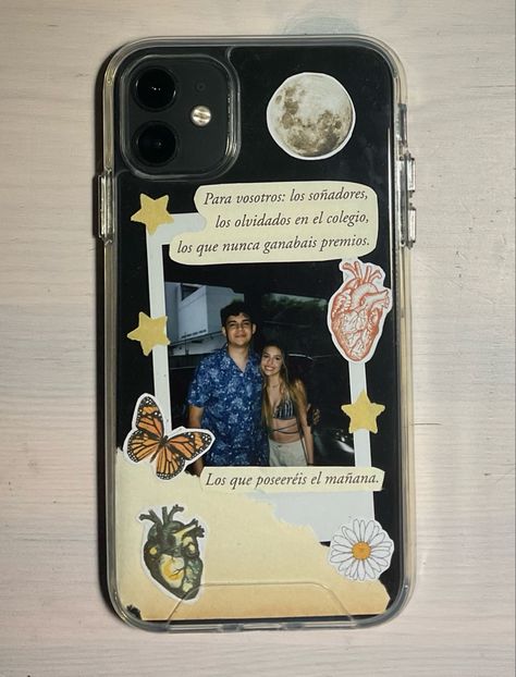 Clear phone case dreamy inspo Phone Cases Clear Aesthetic, Clear Case With Polaroid Picture, Clear Decorated Phone Case, Decorating Clear Phone Cases, Ideas For Clear Phone Cases, Clear Phone Case Inspo Stickers, Decorate Clear Phone Case, Clear Phone Case Ideas Polaroid, Cute Clear Phone Case Ideas