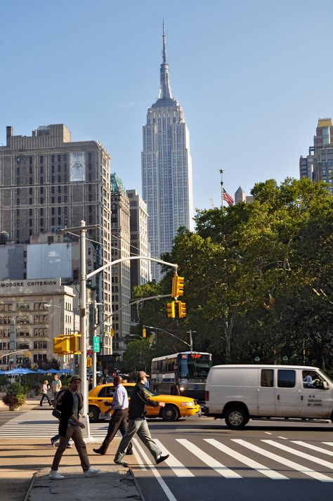 Nyc In The Morning, Morning Commute Aesthetic, Nyc Morning, New York Sightseeing, Nyc Dream, Kaptan Jack Sparrow, Nyc Baby, City Vibes, Empire State Of Mind