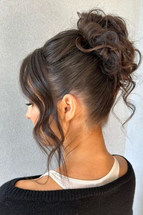 Effortless High Bun Prom Hairstyle Bun, Bun Ideas, Formal Hairstyles Updo, High Updo, High Bun Hairstyles, Elegant Bun, Prom Hair Updo, Wedding Bun Hairstyles, Prom Hairstyle