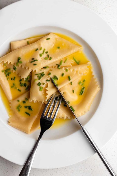 Handkerchief pasta squares, known as fazzoletti, fold like silk to catch pools of sauce. A quick, easy and impressive pasta shape. Butter Sauce Pasta, Burnt Butter Sauce, High Protein Breakfasts, Best Bolognese Sauce, Butter Sauce For Pasta, Protein Breakfasts, Easy Homemade Pasta, Burnt Butter, Fresh Pasta Dough