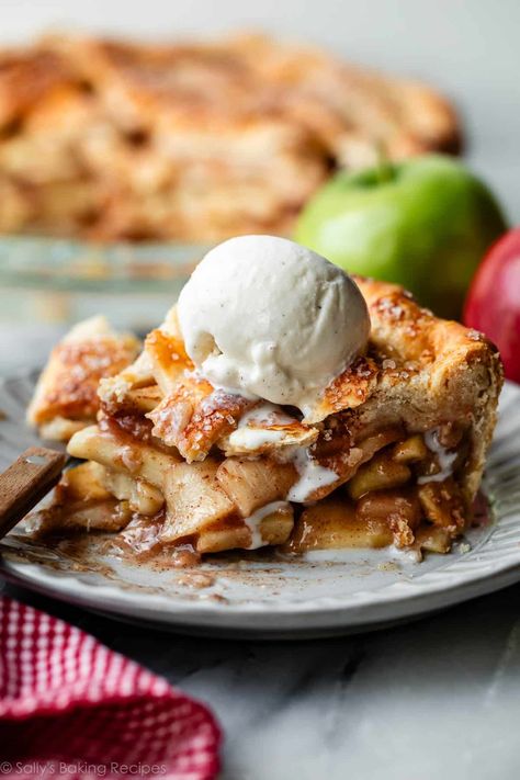 Favorite Apple Pie Recipe Classic Apple Pie Recipe, Deep Dish Apple Pie, Best Apples For Baking, Perfect Apple Pie, Salted Caramel Apple Pie, Best Apple Pie, Classic Apple Pie, Sally's Baking, Apple Pie Recipe