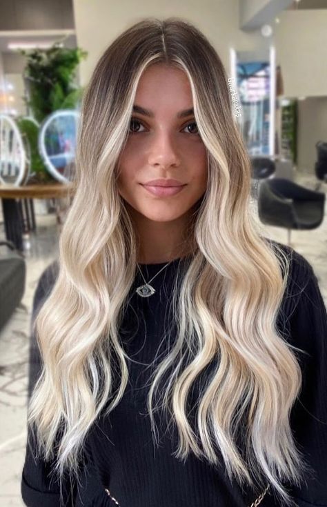 Blonde Hair W Dark Roots, Dark Root Blonde Ends, Hair Inspo Blonde Balayage, Blended Roots Blonde Balayage, Winter Balayage Blondes, Dark Long Hair Color Ideas, Dark Roots To Blonde Hair, Long Balayage Hair Blonde, Trendy Blonde Hair 2023