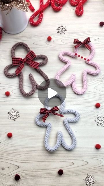 French Knitting Christmas Decorations, Wire Knitting Christmas, I Cord Christmas Ornaments, Christmas Knitted Decorations, Knitted Wire Christmas Decorations, Knitting Mill Ideas, Knitted Wire Ornaments, Christmas Wire Crafts, I Cord Projects Ideas