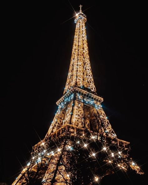 Sparkling Eiffel Tower Night, Paris Lights Aesthetic, Eiffel Tower Lights, Paris Lights, Eiffel Tower At Night, Dirty Air, City Of Lights, 3 Sisters, Sparkling Lights