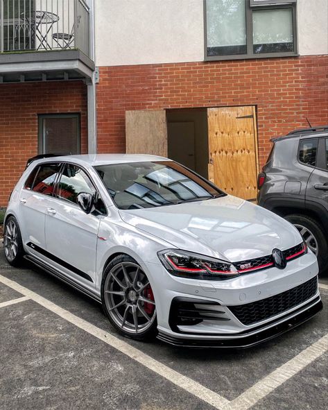 GOLF 7.5 GTI 💪 . Follow: @vwclubtrcom 🚗: @golf_gti_life . #golfgti #golf7gti #golf7r #golfr #vwgolf #volkswagen #vwr #golfmk7 #golf7 Mk7.5 Gti, Golf 7.5 Gti, Golf 7.5 R, Volkswagen Golf Gti Mk7, Vw Golf Wallpaper, Golf Gti Mk7, Golf 6 Gti, Liverpool Football Club Wallpapers, Vw Polo Gti