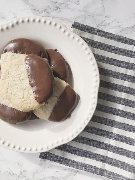 Joanna Gaines Christmas Cookies, Joanna Gaines Lemon Tea Cookies, Joanna Gaines Cookies, Magnolia Recipe, Joanna Gaines Christmas, Joanna Gaines Recipes, Christmas Cookies Recipe, National Cookie Day, Cookie Recipes Chewy