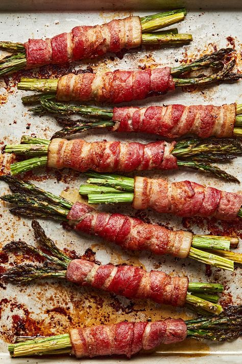 Thanksgiving Recipes Asparagus, Asparagus And Bacon Wraps, Asparagus Recipes Bacon Wrapped, Spicy Asparagus Recipes, Christmas Dinner Asparagus, Christmas Asparagus Recipes, Baked Bacon Wrapped Asparagus, Bacon Wrapped Asparagus With Brown Sugar, Thanksgiving Sides Low Carb