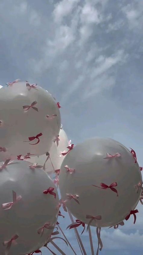 Ballon Birthday Aesthetic, Ballon Wallpapers, Aesthetic Birthday Background, Birthday Vibes Aesthetic, Ballons Decoration Birthday, Ballon Aesthetic, 18th Birthday Aesthetic, Bow Balloons, Aesthetic Balloons