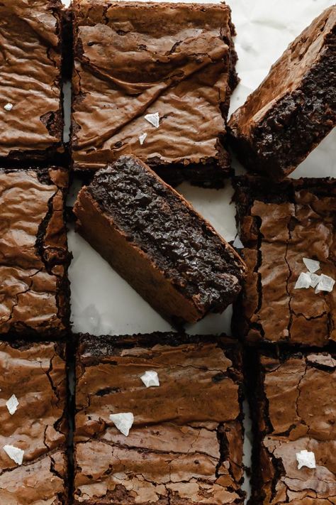 Perfect Brownies, Brownie Toppings, Brownie Ingredients, Flourless Chocolate, Fudge Brownies, Brownie Bar, Chocolate Brownies, Brownie Recipes, Dessert Bars